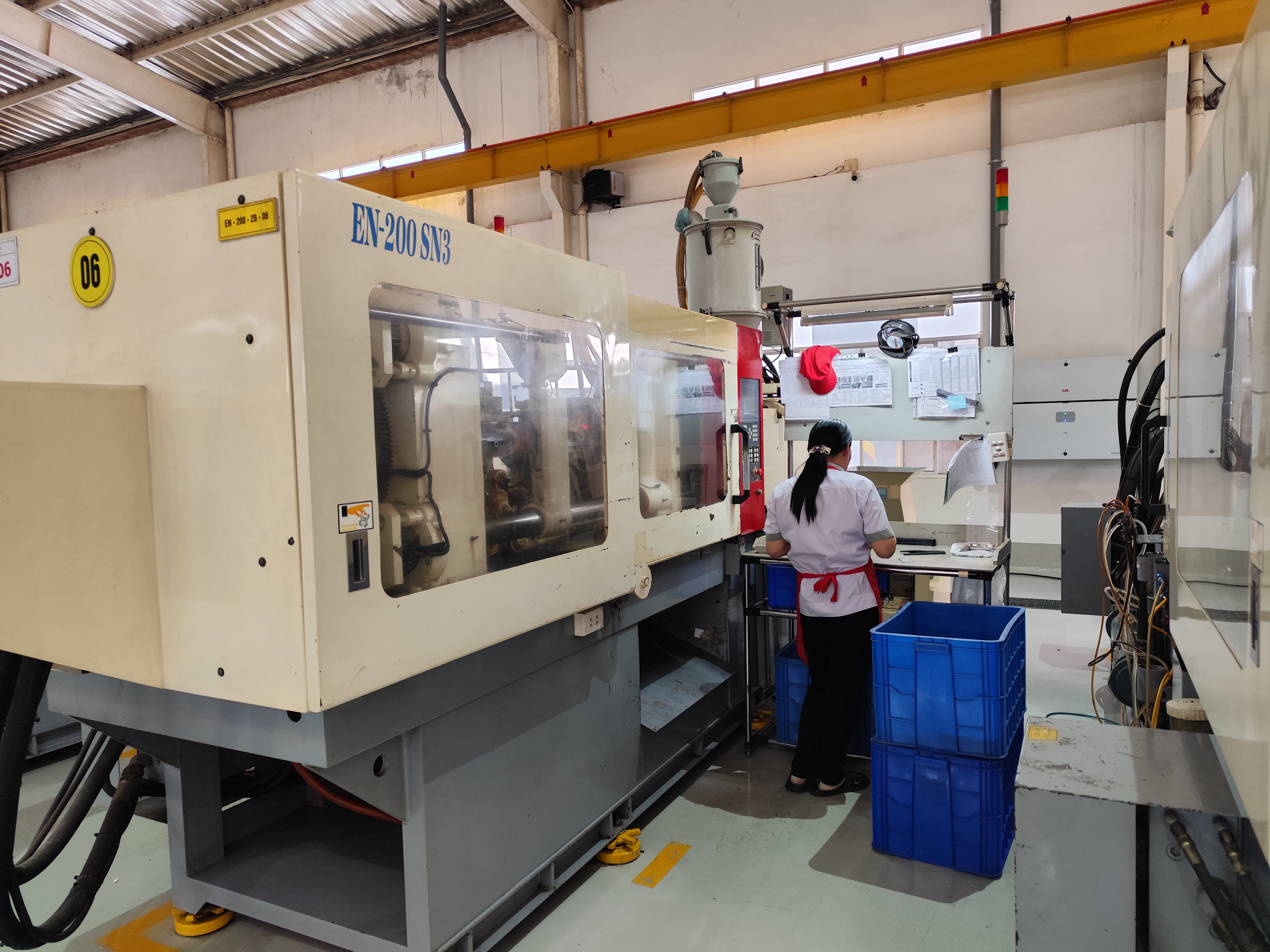 plastic injection machine.jpg